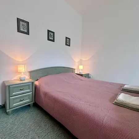 Eden Panzio Aparthotel