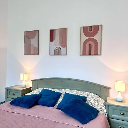 Eden Panzio Aparthotel