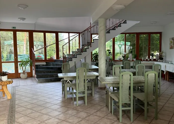 מלון דירות Eden Panzio 4*