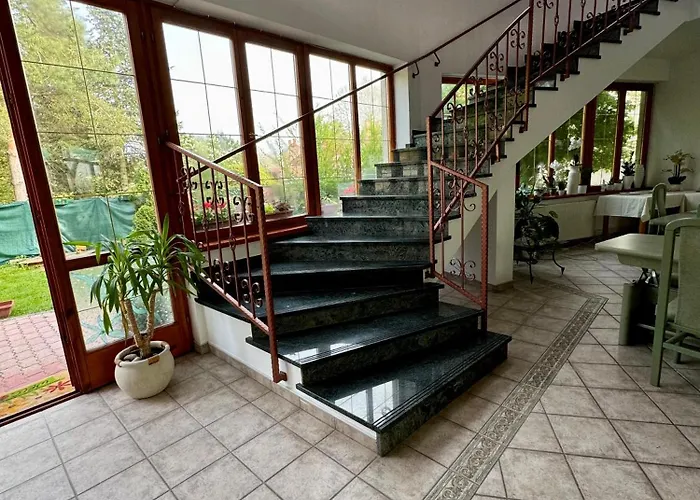 Eden Panzio מלון דירות
