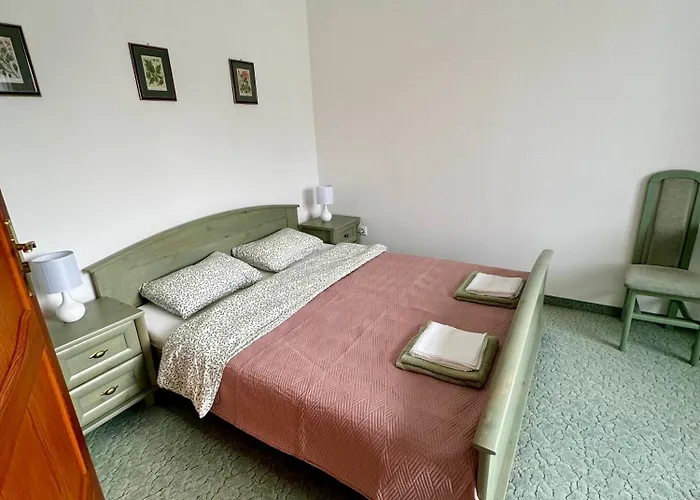 מלון דירות Eden Panzio 4*