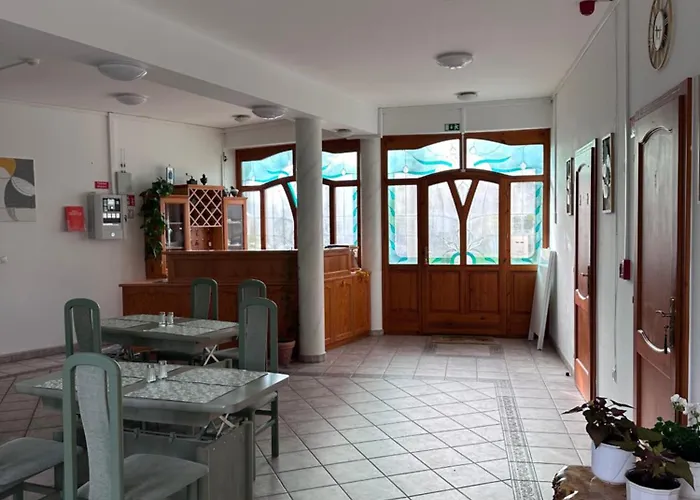 Eden Panzio מלון דירות 4*